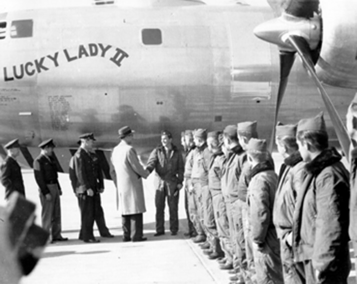 Erster Flug um die Welt ohne Auftanken – 1949